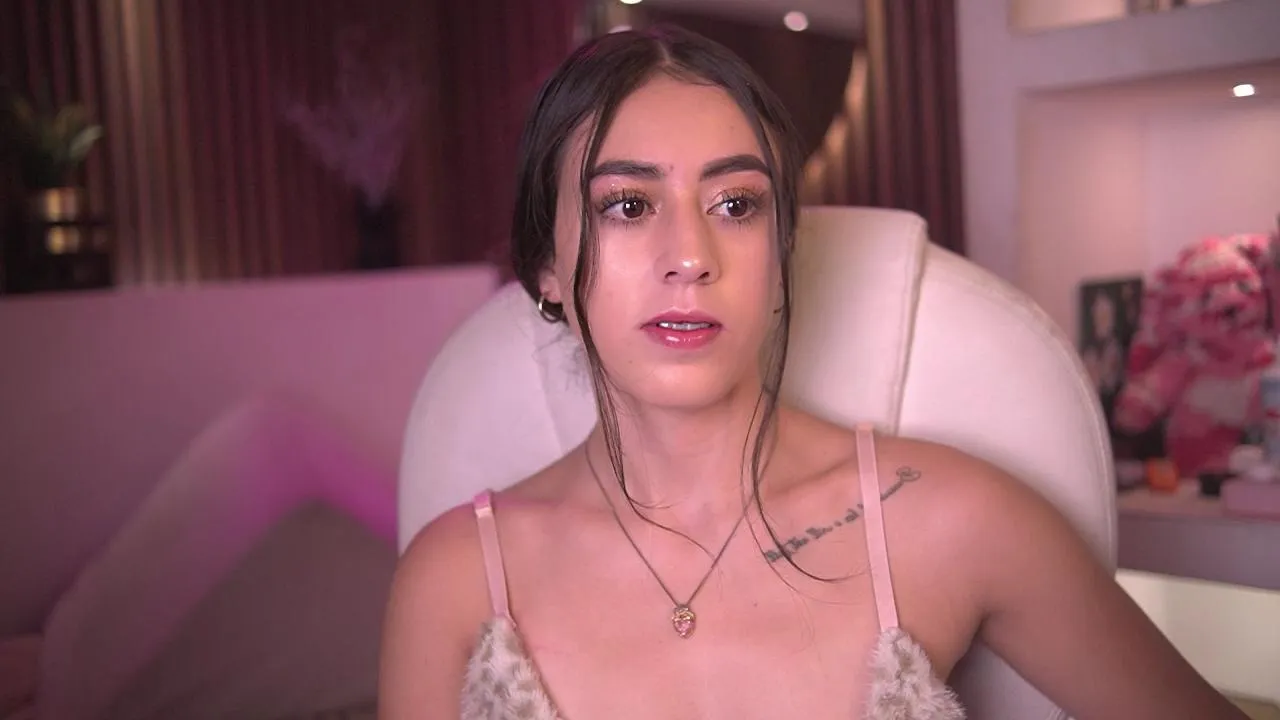 Offline Saracollins1 on Cam4