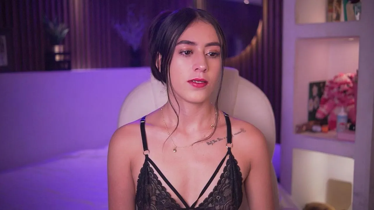 Offline Saracollins1 on Cam4