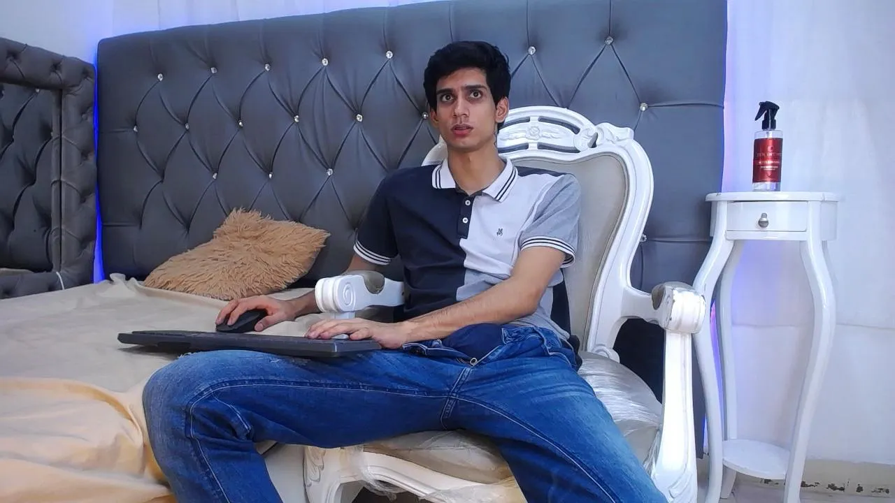 Offline Sebalexis7 on Cam4