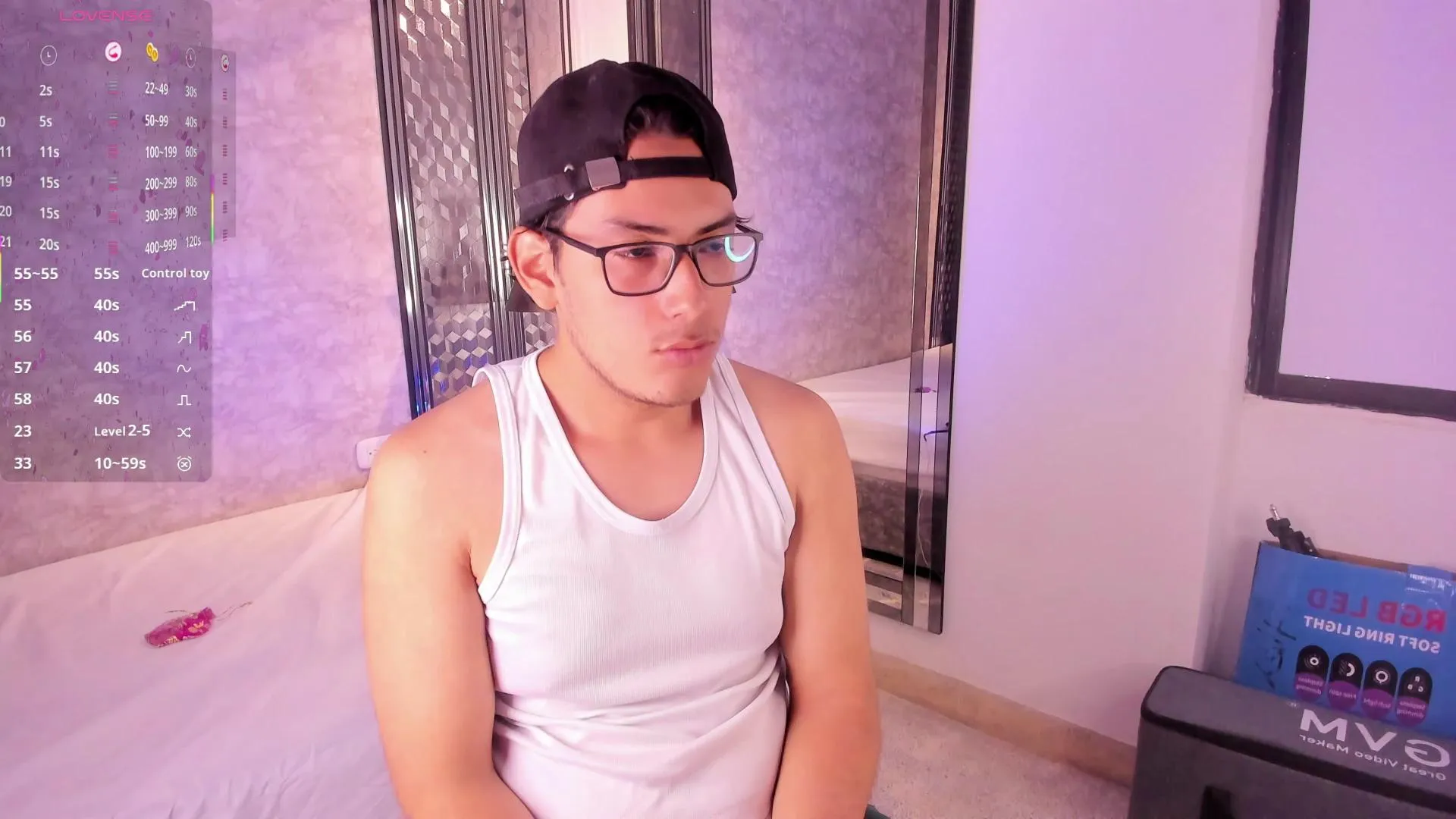 Offline TheoHart on Cam4