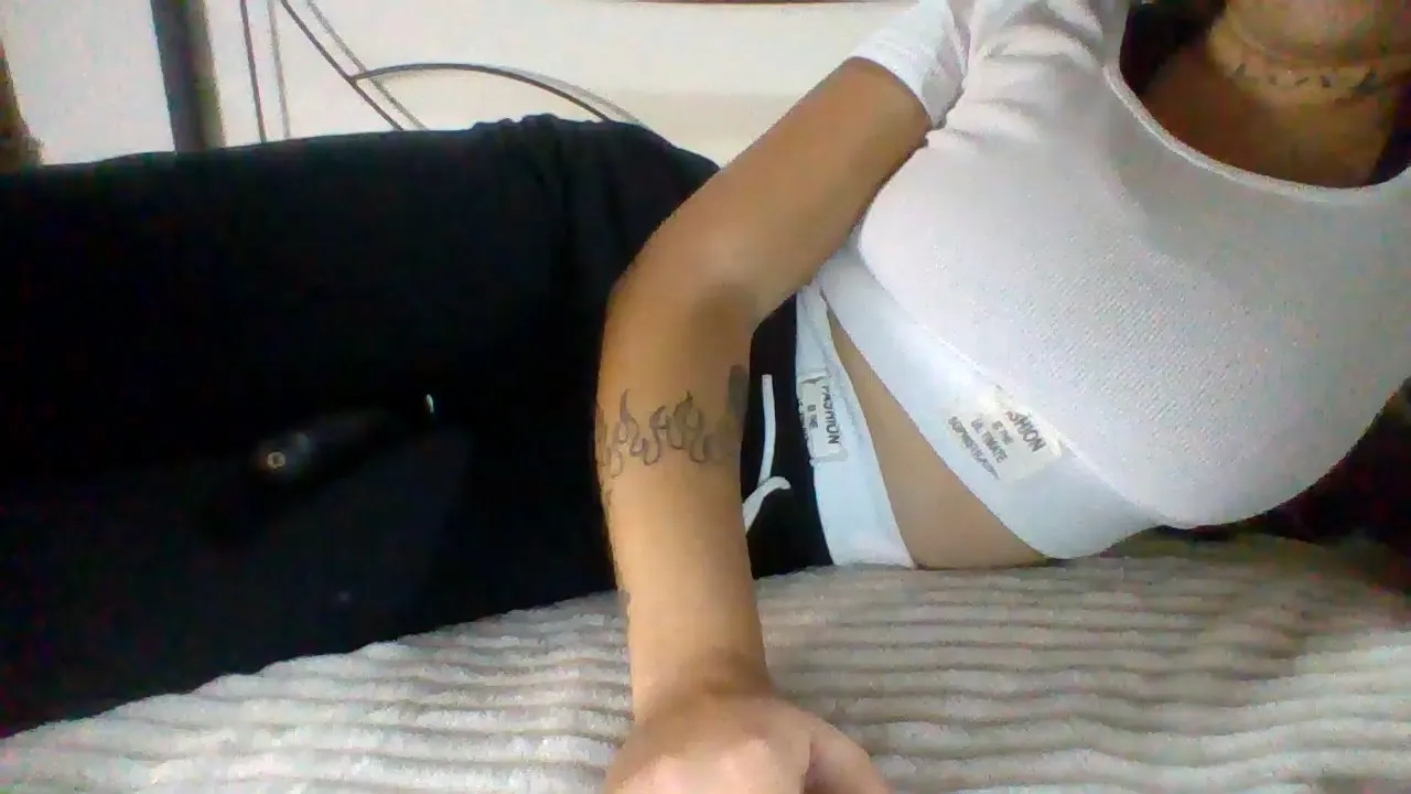 Freechat Violetta2022 on Cam4