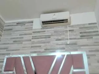 Freechat alana-roos on CamSoda