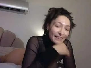 azaleiia on CamSoda 