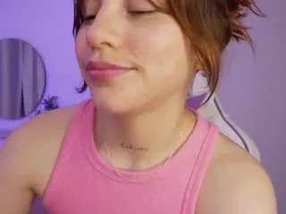 Freechat halseey on CamSoda