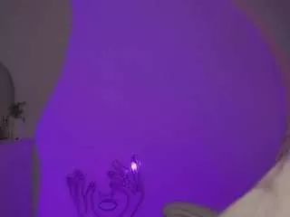 Freechat halseey on CamSoda