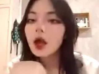 Freechat lilarobidoux on CamSoda