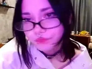 Freechat lilarobidoux on CamSoda