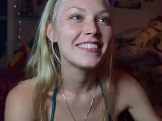 lilfknsquirt on CamSoda 