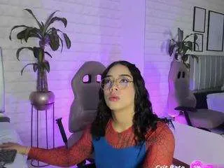 lizzie-evans on CamSoda 