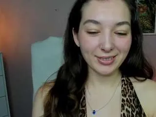 Freechat meganxkiss on CamSoda