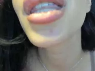 Freechat naila-777 on CamSoda