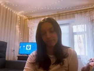 salomebagaoisan — Lower my shorts --- Show a basic belly roll! [35 tokens remaining]