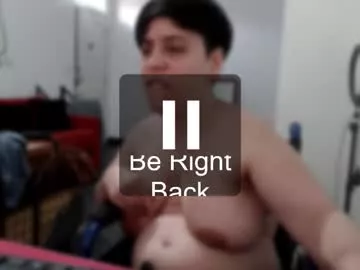 Freechat almondonwheels on Chaturbate