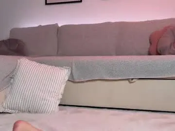 Freechat elliemore on Chaturbate