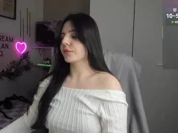 liawoow — GOAL: Tease with panties [48 tokens remaining] Welcome to my room! #feet #british #new #daddy #18