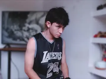 michaeel_blue — undress me and make me cum  [375 tokens remaining]