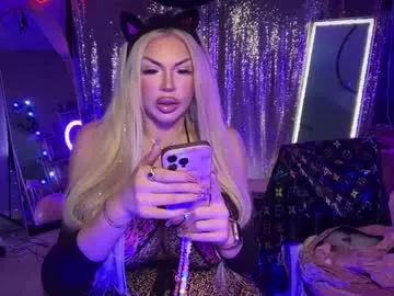 Freechat plasticfuckdoll on Chaturbate