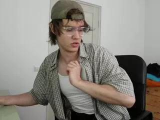 Freechat logan_fraser on Flirt4Free