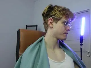 Freechat logan_fraser on Flirt4Free