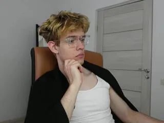 Freechat logan_fraser on Flirt4Free