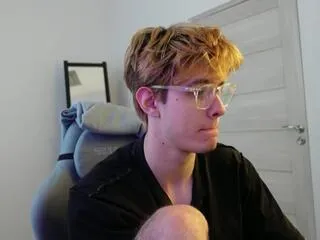 Freechat logan_fraser on Flirt4Free