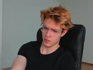 Freechat logan_fraser on Flirt4Free