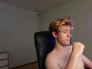 Freechat logan_fraser on Flirt4Free