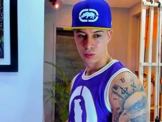 Freechat lukas_greene on Flirt4Free