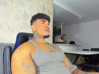 Freechat zeus_strong on Flirt4Free