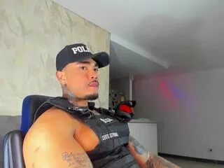 Freechat zeus_strong on Flirt4Free