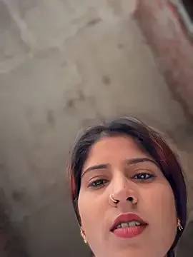 4U143 — Full nude show