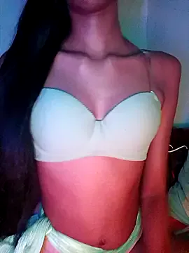 BunnyBloom25 on StripChat 