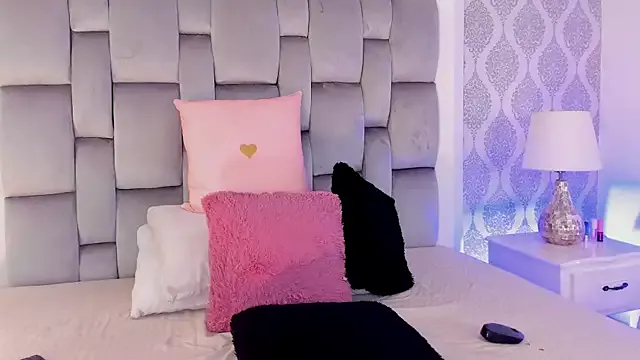 Freechat Charlotte__08 on StripChat