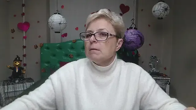 EmiliaGree — Give me vibrations, make me moan and be