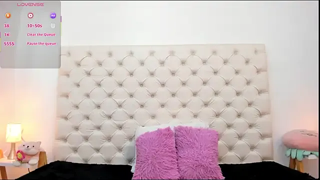 esmeralda06 — show your breasts