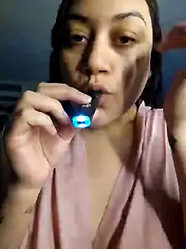 Freechat honeeyyy_pot on StripChat