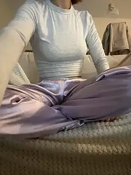 Freechat honeymalou on StripChat