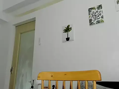 Freechat hottycrishina on StripChat