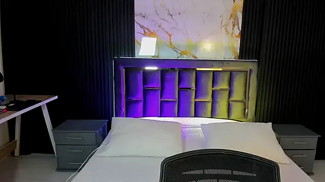 Issafoxx on StripChat 