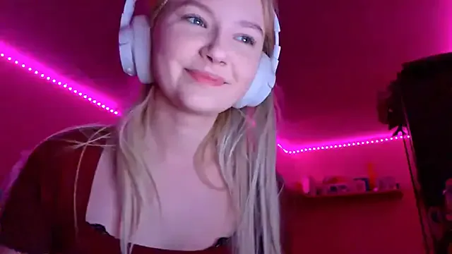 StripChat KarinRobertson is Freechat KarinRobertson — smile for you^^