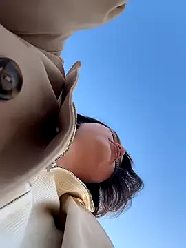 StripChat KikiWatson is Freechat KikiWatson — Flash boobs in public