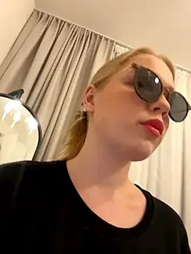 Little_Forest_ELF on StripChat 