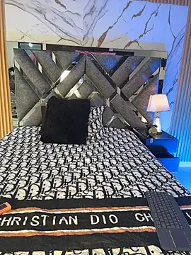 LylaLee111 on StripChat 