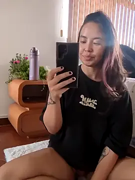 StripChat RenEnvy is Freechat RenEnvy — Tits out & nipple with play