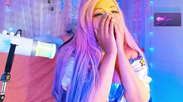 Freechat seraphine23 on StripChat