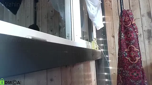 Freechat StudioWahines on StripChat