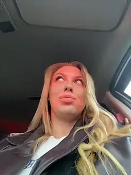 StripChat Sweet___Emily is Freechat Sweet___Emily — ask that guy phone? and flirt