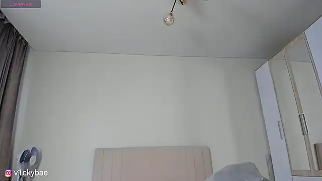 Freechat sweety_vikky on StripChat